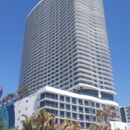 Contemporary Beach Resort Condos Дания-Бич Экстерьер фото