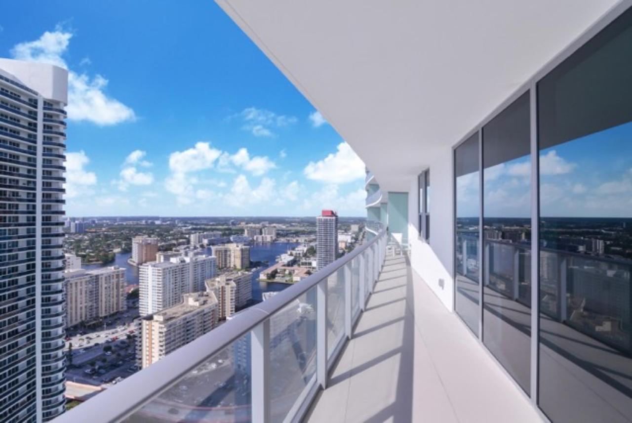 Contemporary Beach Resort Condos Дания-Бич Экстерьер фото