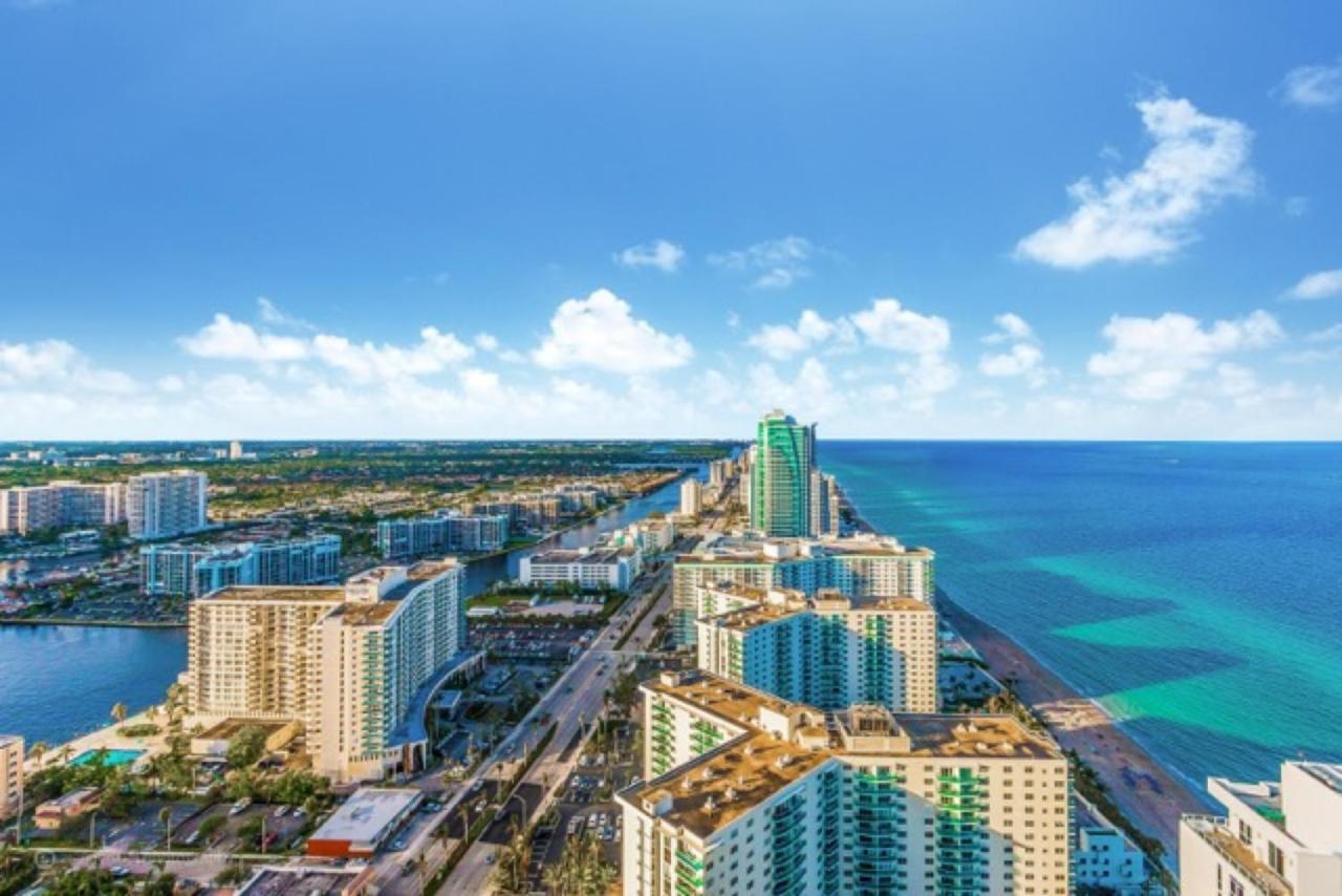 Contemporary Beach Resort Condos Дания-Бич Экстерьер фото